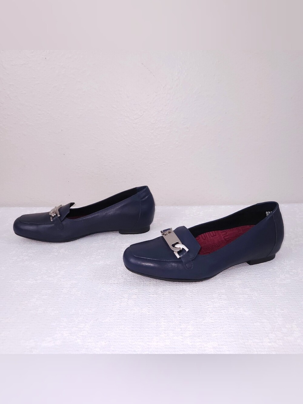 MUNRO Blair Bit Loafer US 8 Navy Blue Leather Flats